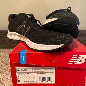 Women’s new balance tennis shoes